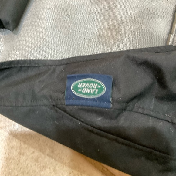 Range Rover Land Rover 2018-2022 Black/Ebony Waterproof Rear Seat Cover Like New - Picture 14 of 16